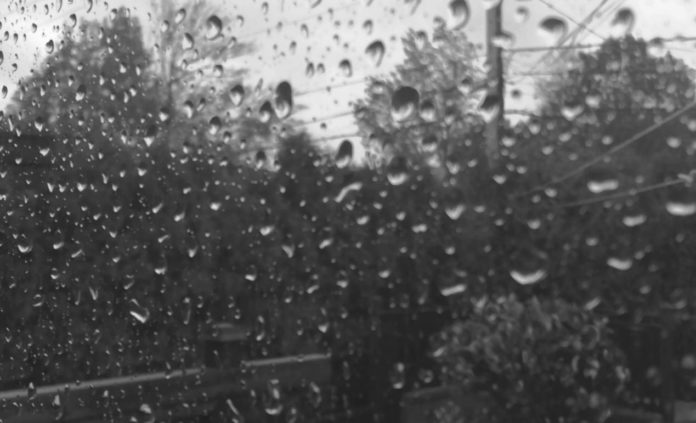 pluie dans la fenêtre